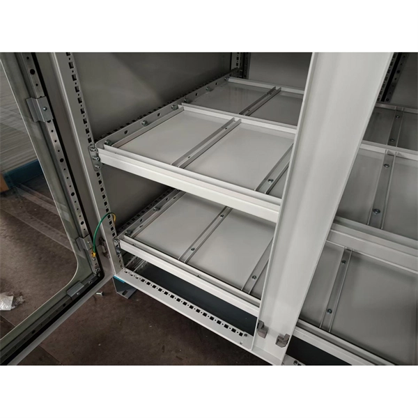 Comparison between tubular busbars and phase-separated busbars